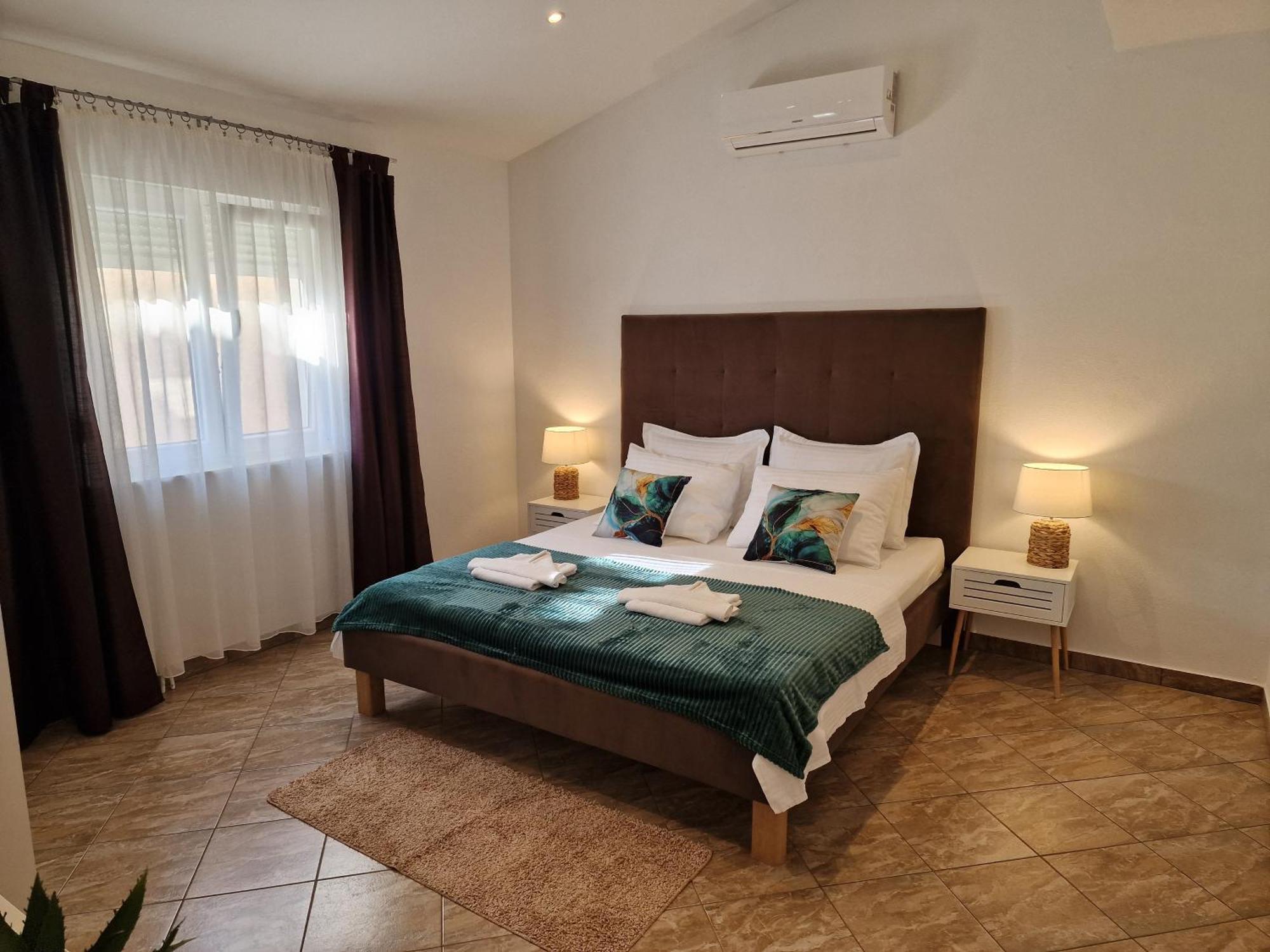 Beautiful Holiday Home "Villa Luka" Kastel Stafilic Exterior photo